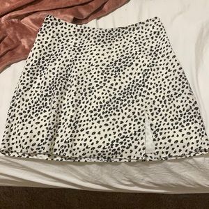 Cheetah print mini skirt with slit